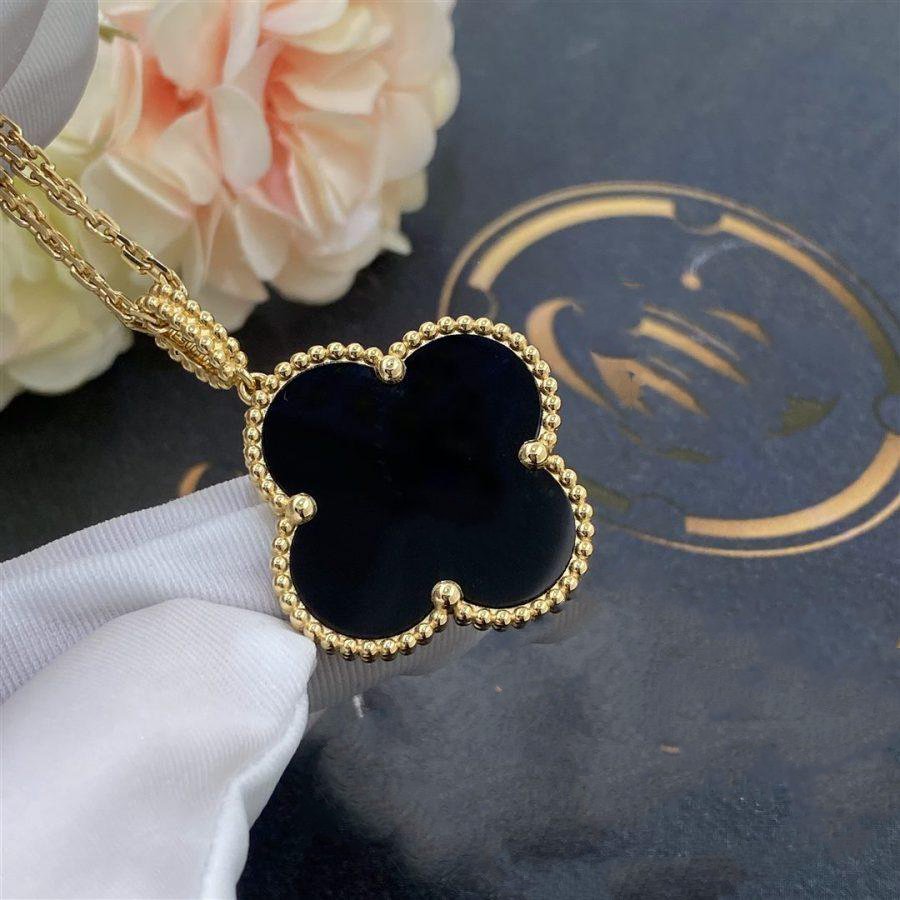 {"PRODUCT NAME":"LUXORA - GROSSE KLEEB LÜCKENHALS KETTE 25MM GOLD ONYX","COLOR":"GOLD-SCHWARZ","CATEGORY":"HALSKETTEN"}