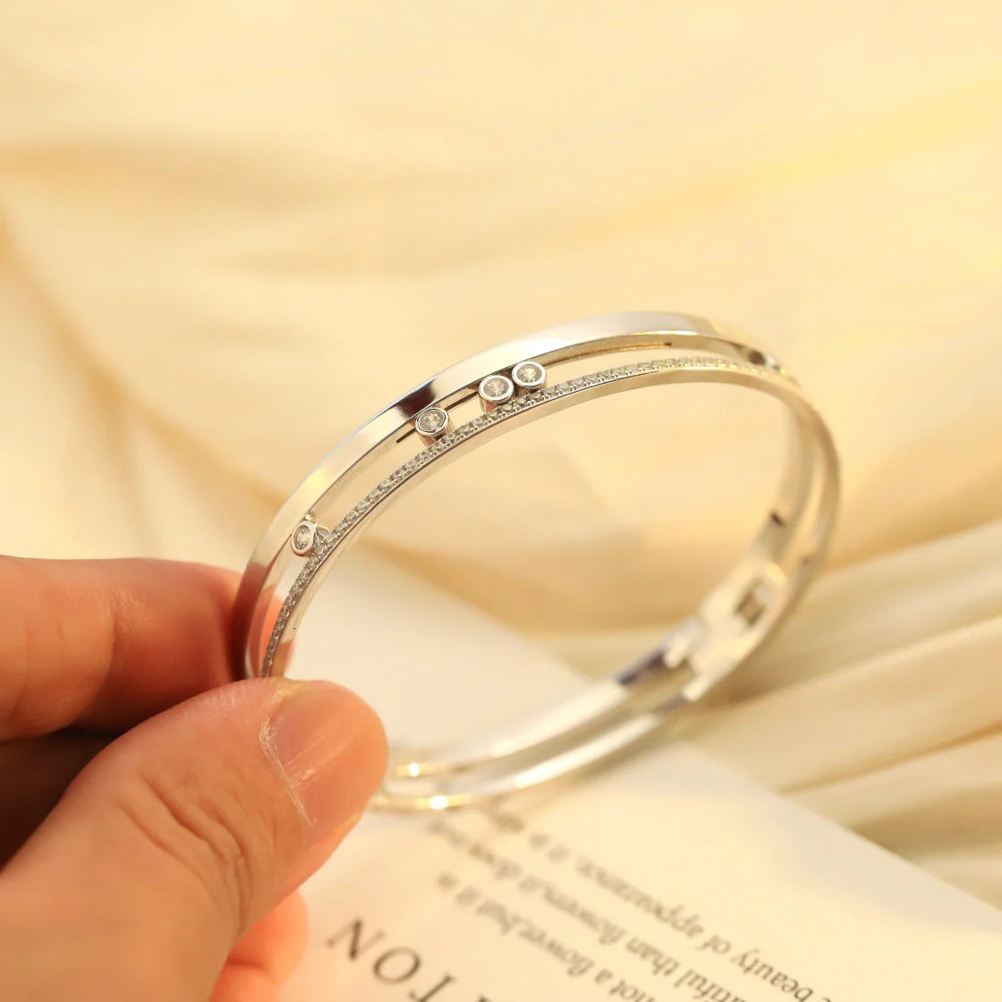[LUXORA]Move Romane Diamond Bangle Bracelet