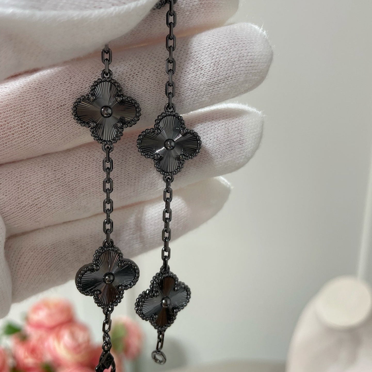 [LUXORA]CLOVER 5 MOTIF BLACK BRACELET