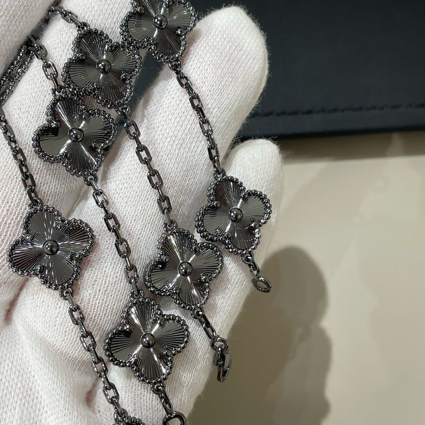 [LUXORA]CLOVER 5 MOTIF BLACK BRACELET