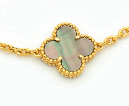 [LUXORA] CLOVER 5 MOTIF GRAY MOP BRACELET COLLECTION