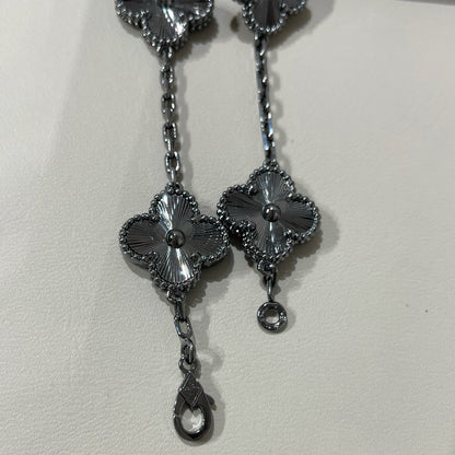 [LUXORA]CLOVER 5 MOTIF BLACK BRACELET