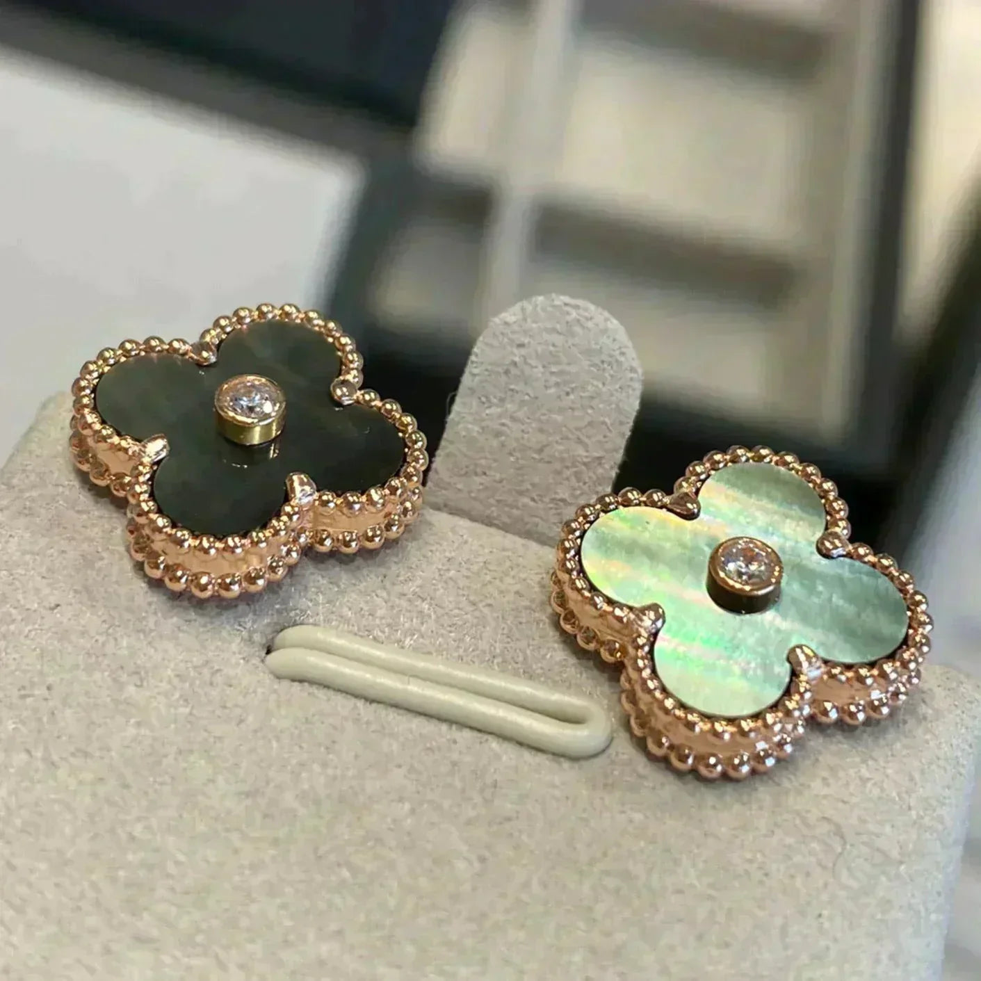 [LUXORA]CLOVER MEDIUM 1 MOTIFS GRAY MOP  DIAMOND EARRINGS