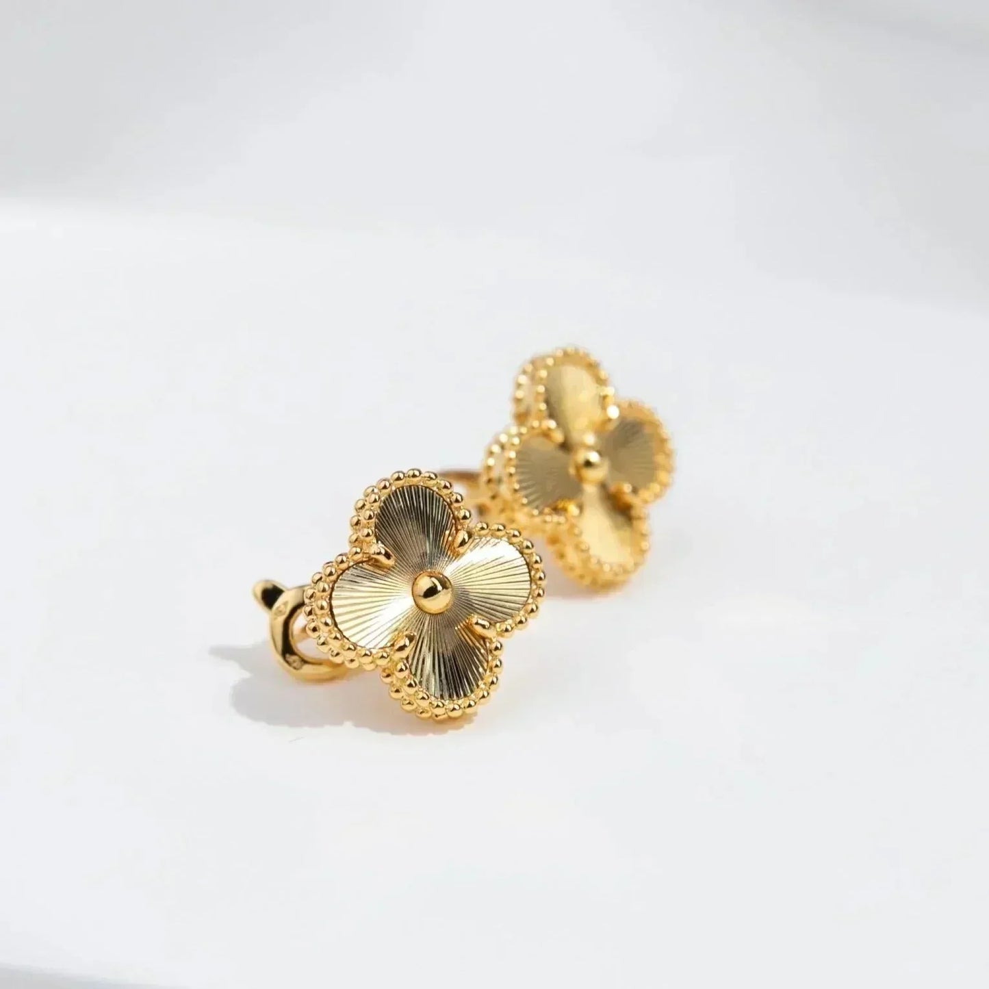 [LUXORA]CLOVER MEDIUM 1 MOTIFS LASER EARRINGS