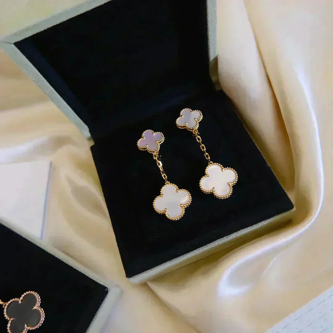 [LUXORA]CLOVER 2 MOTIF WHITE MOP EARRINGS