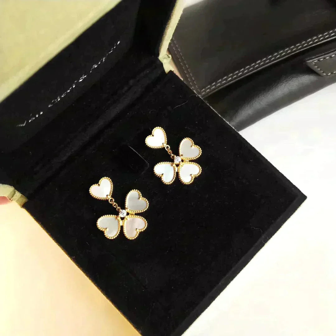 [LUXORA]CLOVER SWEET WHITE MOP EARRINGS