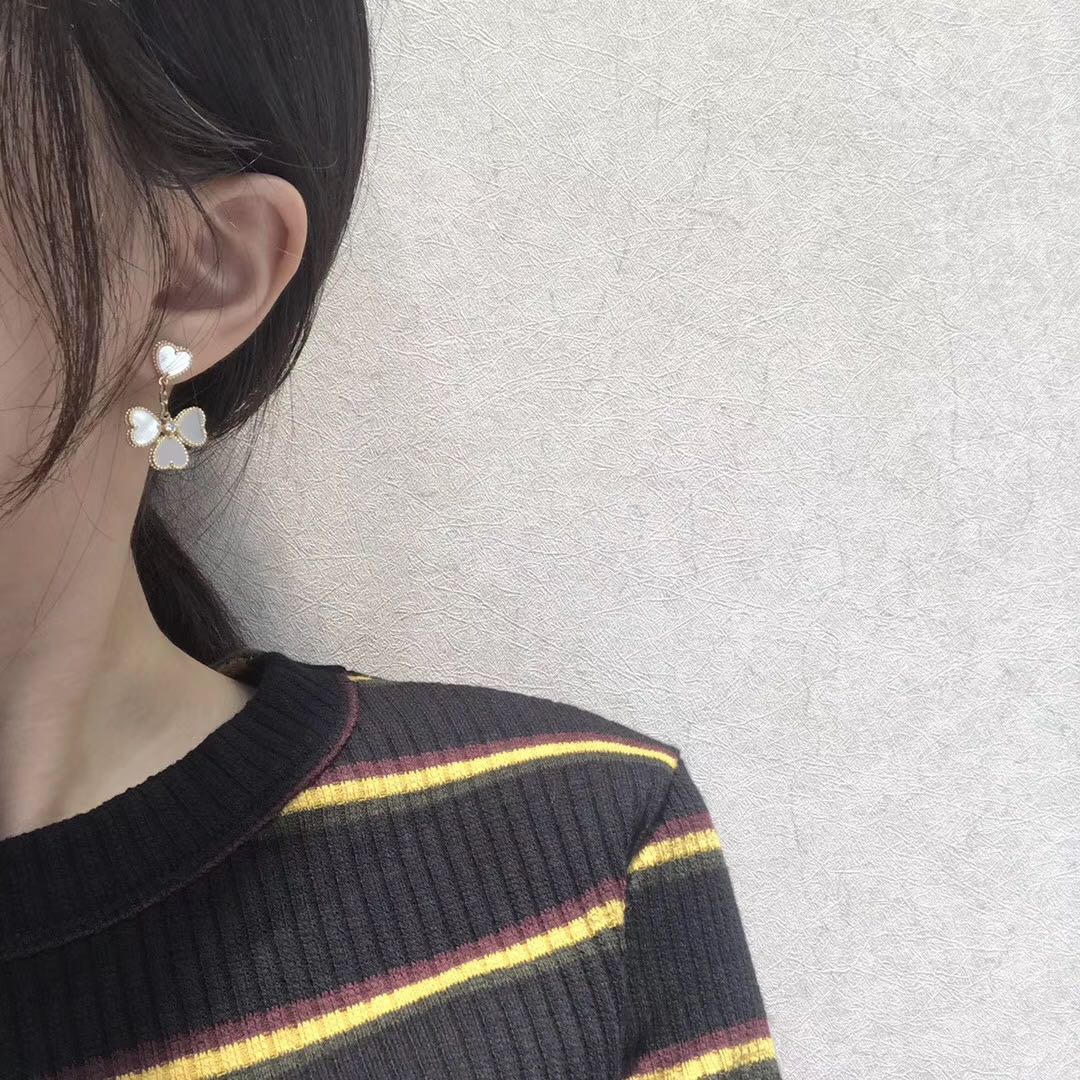[LUXORA]CLOVER SWEET WHITE MOP EARRINGS