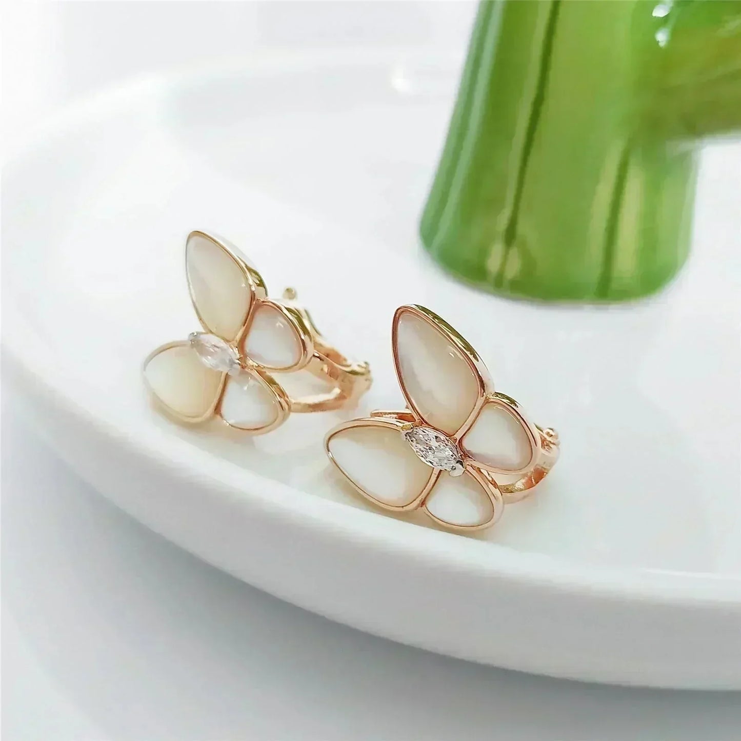 [LUXORA]BUTTERFLY MOP DIAMOND EARRINGS