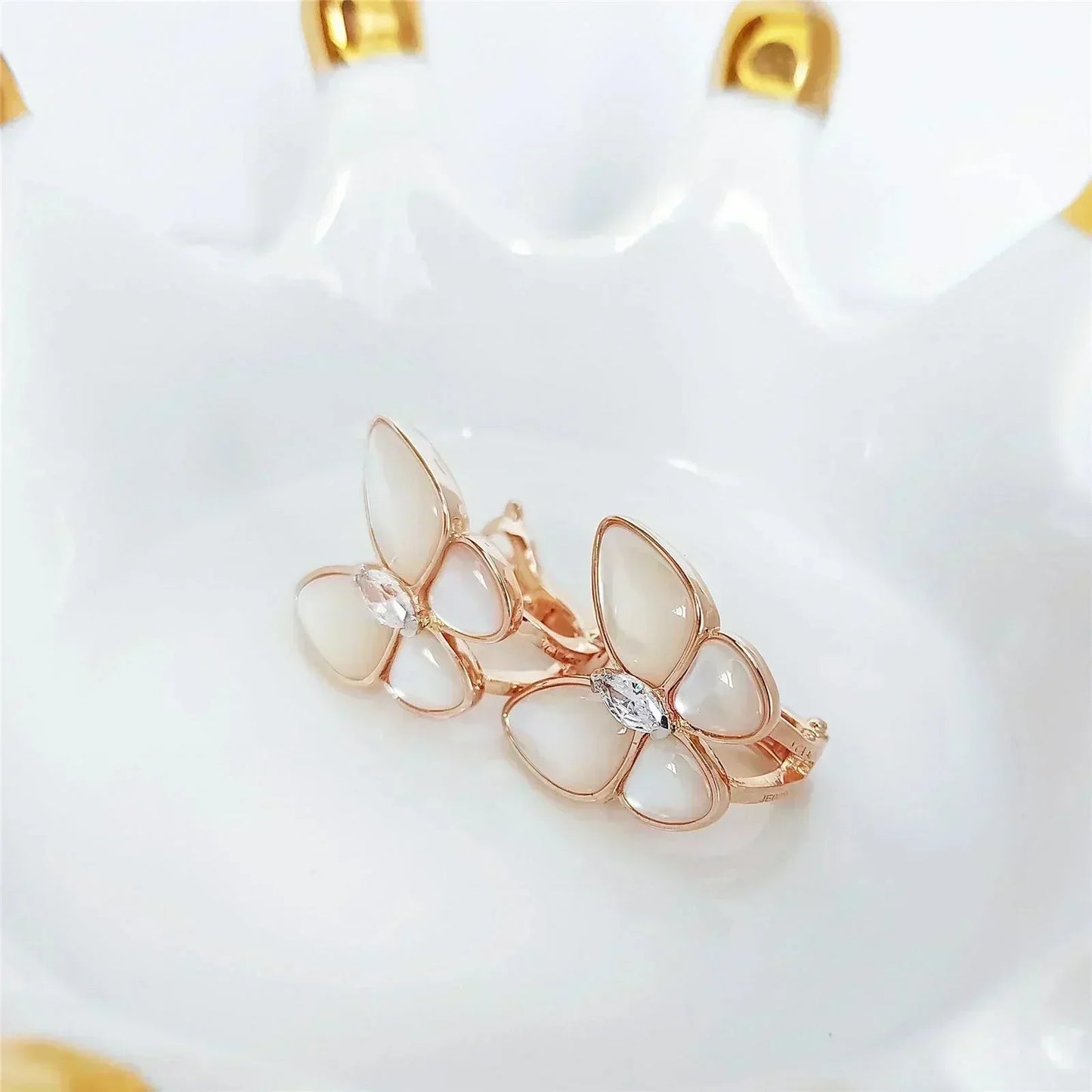 [LUXORA]BUTTERFLY MOP DIAMOND EARRINGS