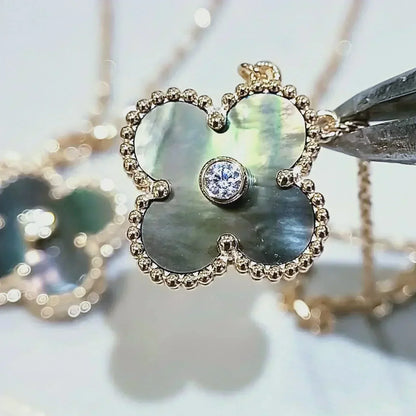 [LUXORA]CLOVER 15MM DIAMOND AND MOTHER-OF-GREY NECKLACE