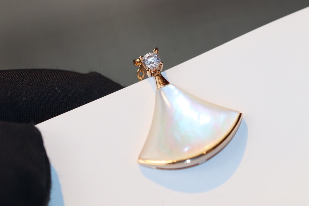 [LUXORA]DREAM NECKLACE WHITE MOP PINK GOLD 1 DIAMOND