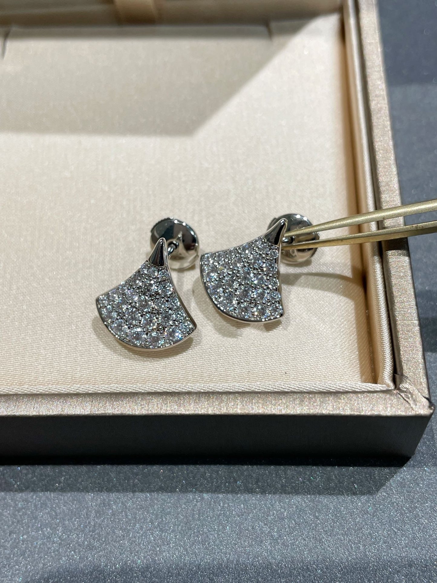 [LUXORA]DREAM STUD EARRINGS DIAMOND