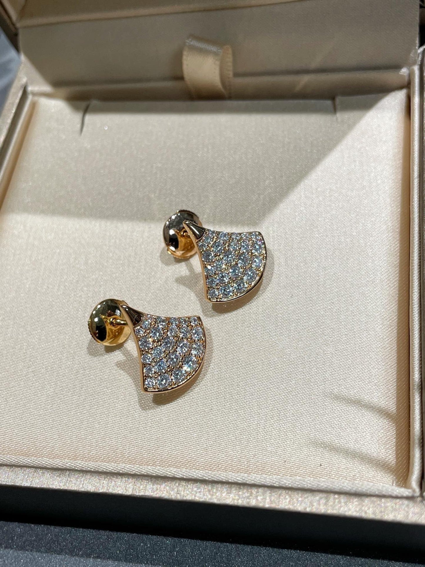 [LUXORA]DREAM STUD EARRINGS DIAMOND