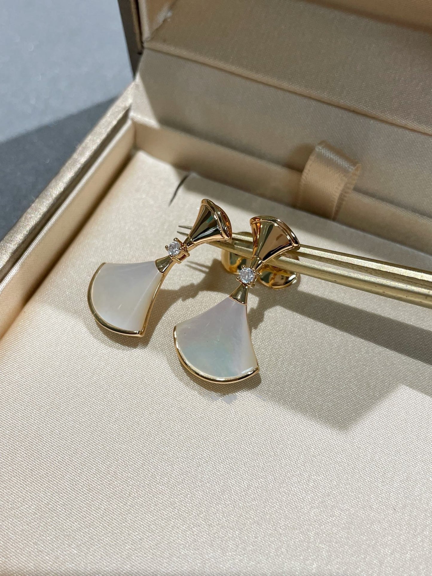 [LUXORA]DREAM MOP 1 DIAMOND EARRINGS