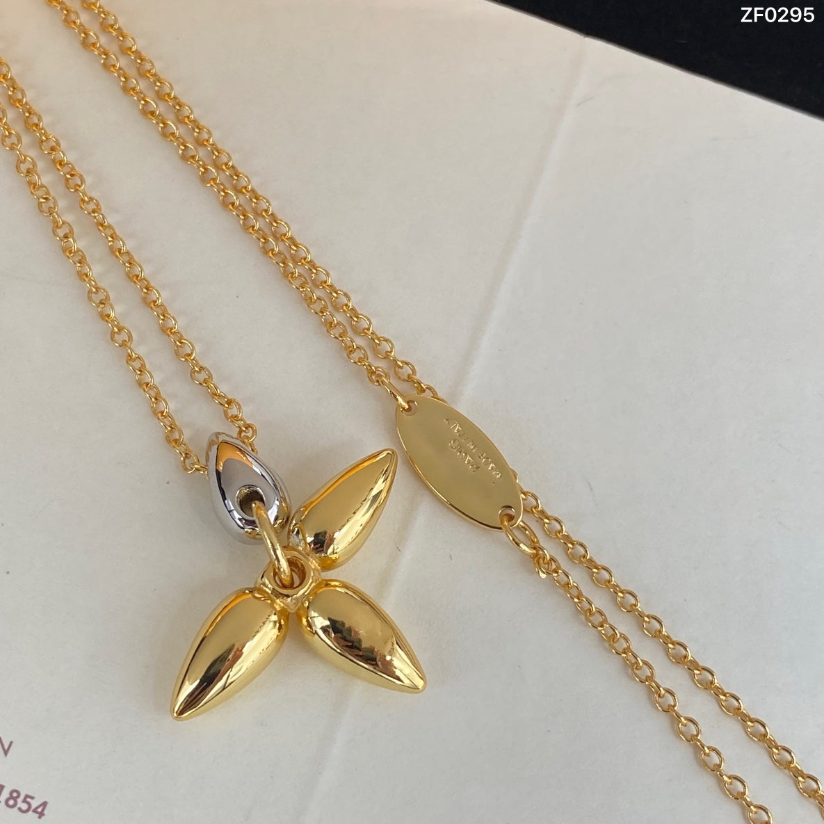 [LUXORA]LOUISETTE PEDANT GOLD NECKLACE