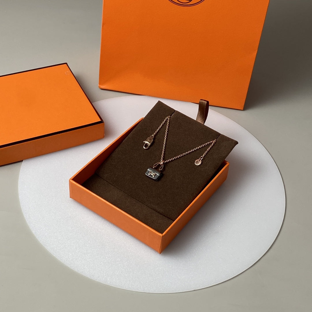 [LUXORA]CONSTANCE BLACK PEDANT PINK GOLD NECKLACE