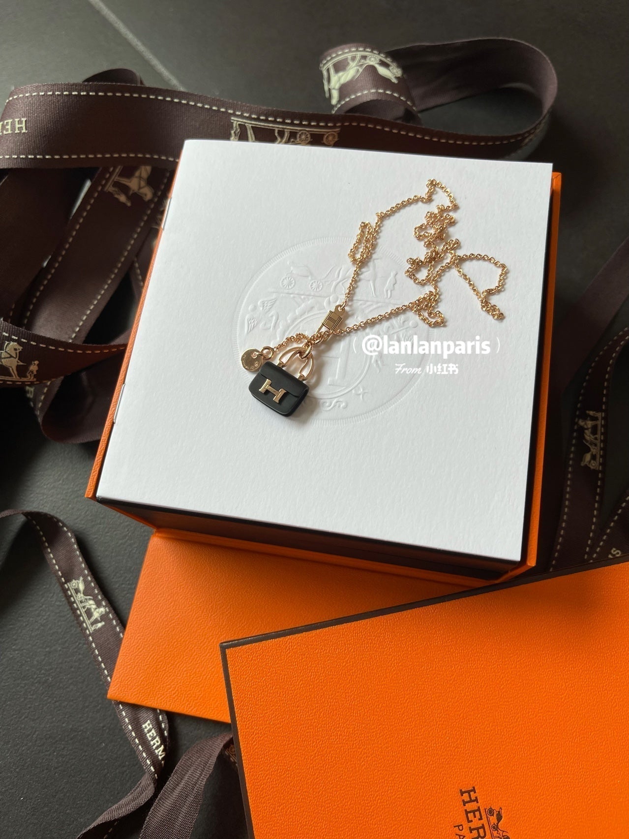 [LUXORA]CONSTANCE BLACK PEDANT PINK GOLD NECKLACE