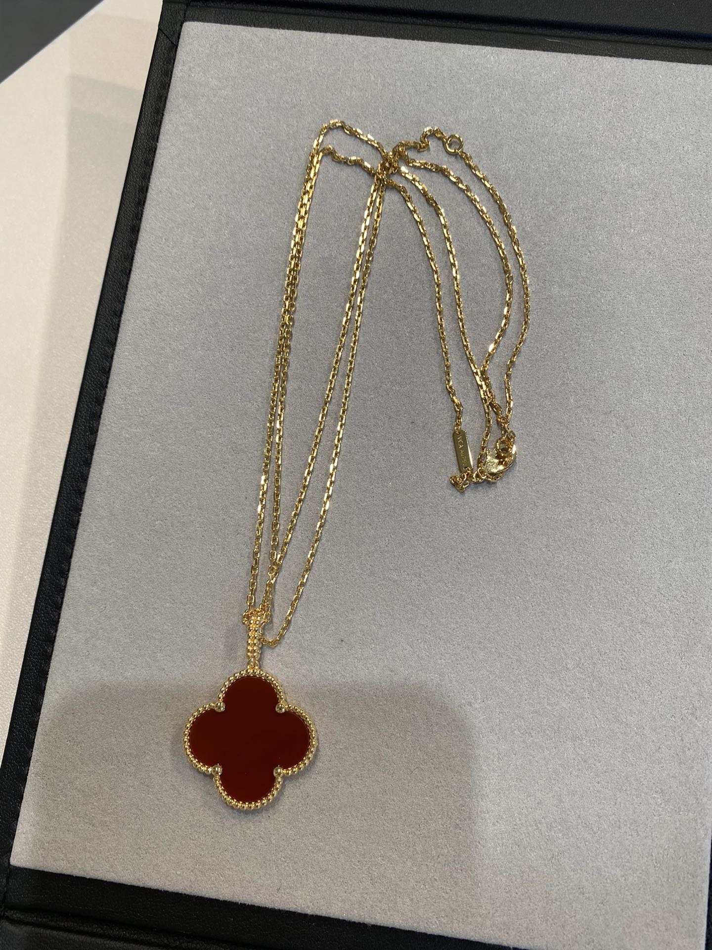 [LUXORA]CLOVER 25MM NECKLACE GOLD CARNELIAN