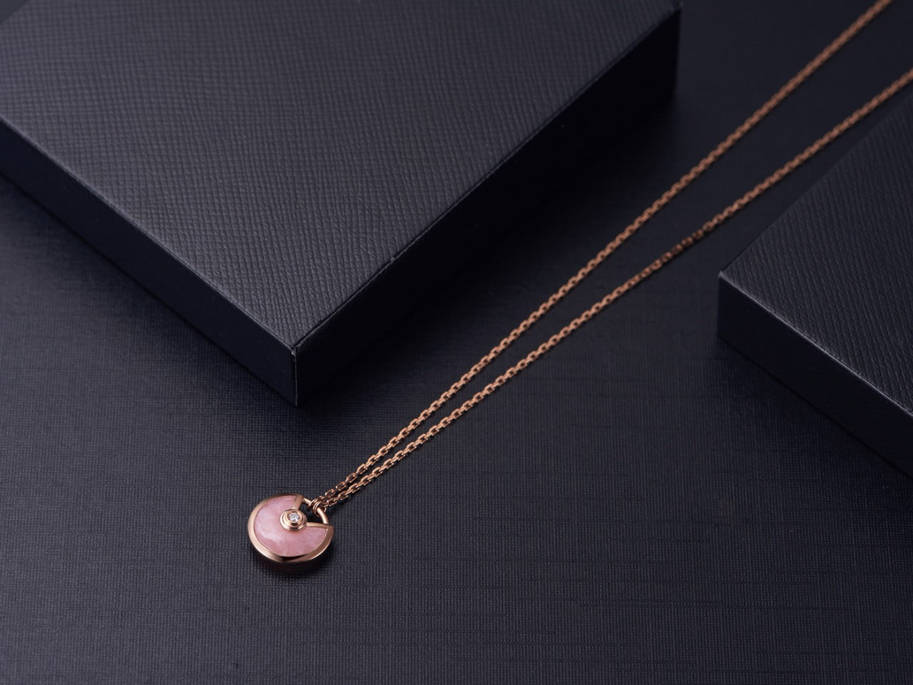 [LUXORA]AMULETTE ROSE GOLD PINK MOP NECKLACE