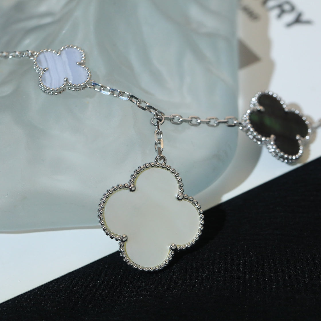 [LUXORA]CLOVER BRACELET 5 MOTIFS MOP CHALCEDONY SILVER