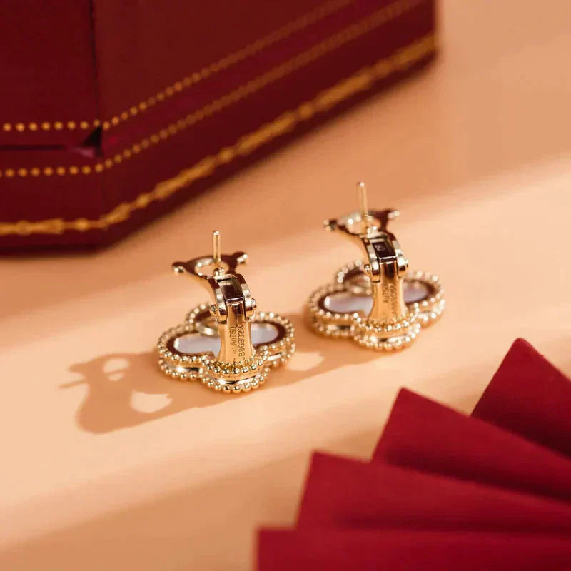 [LUXORA]CLOVER MEDIUM 1 MOTIFS  WHITE MOP STUD EARRINGS