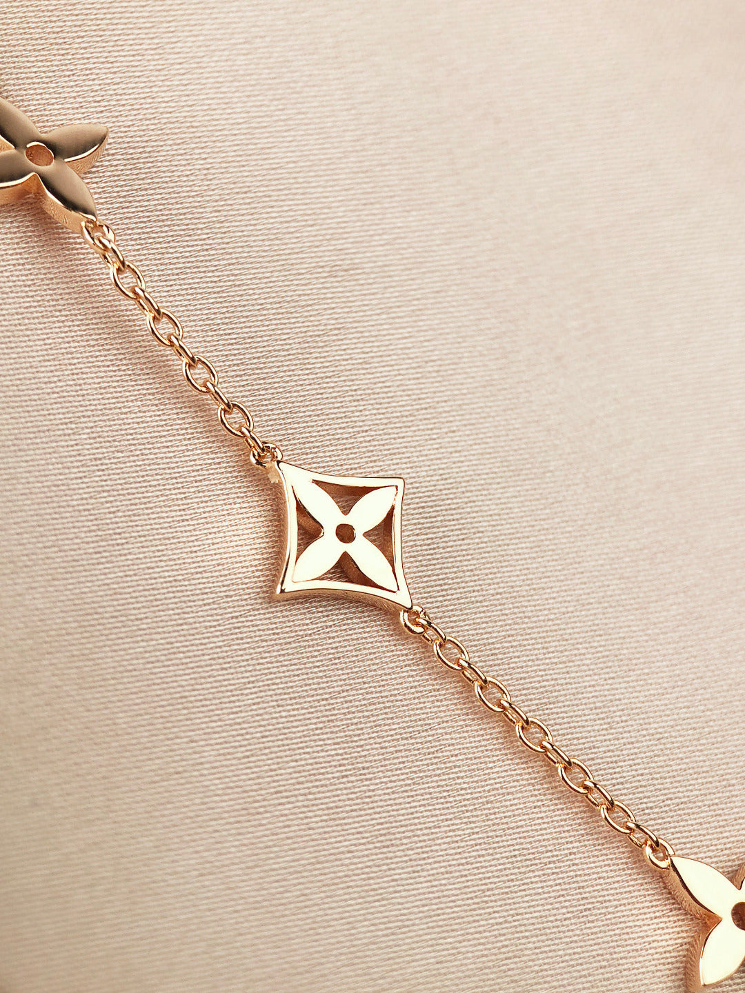 [LUXORA]STAR AND SUN 7 MOTIFS GOLD BRACELET