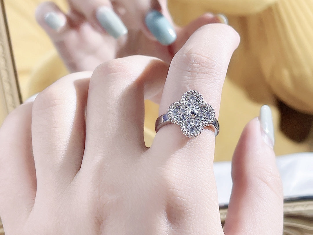 [LUXORA]CLOVER DIAMOND RING