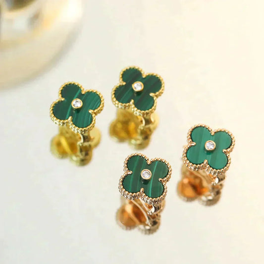 {"productDisplayName":"[LUXORA]KLEEB L MEDIEN 1 MOTIVE MALACHIT DIAMANT OHRRINGE"}