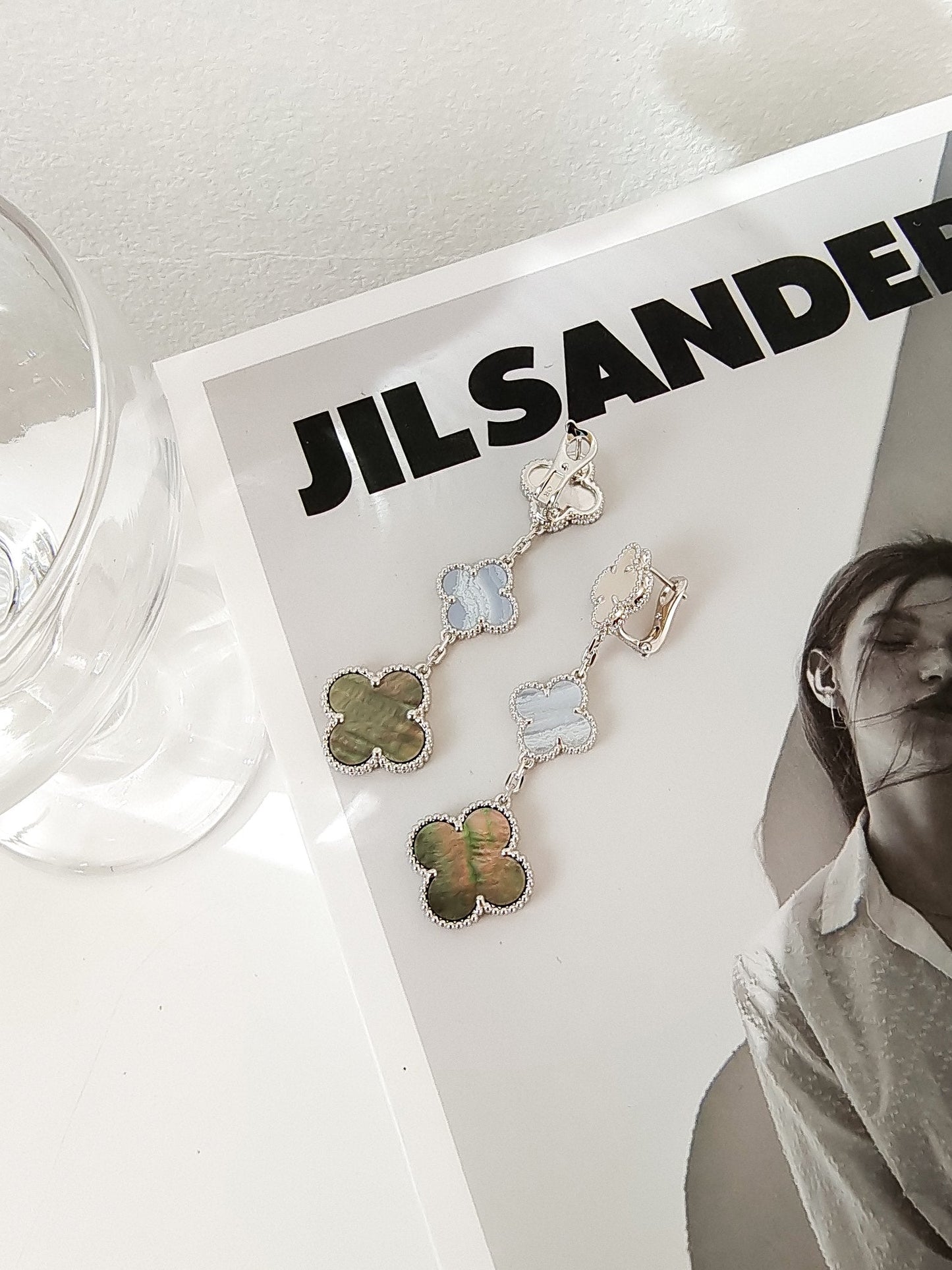 [LUXORA]CLOVER 3 MOTIFS CHALCEDONY DARK MOP SILVER EARRINGS