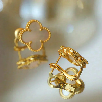 [LUXORA]CLOVER MEDIUM 1 MOTIFS  WHITE MOP STUD EARRINGS