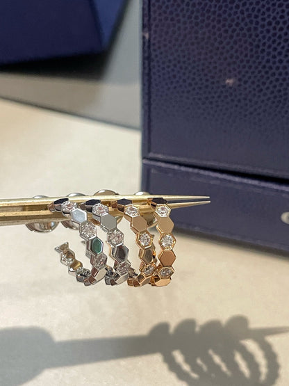 [LUXORA]Hollow Design Four-Leaf Clover Flower Shape Ring