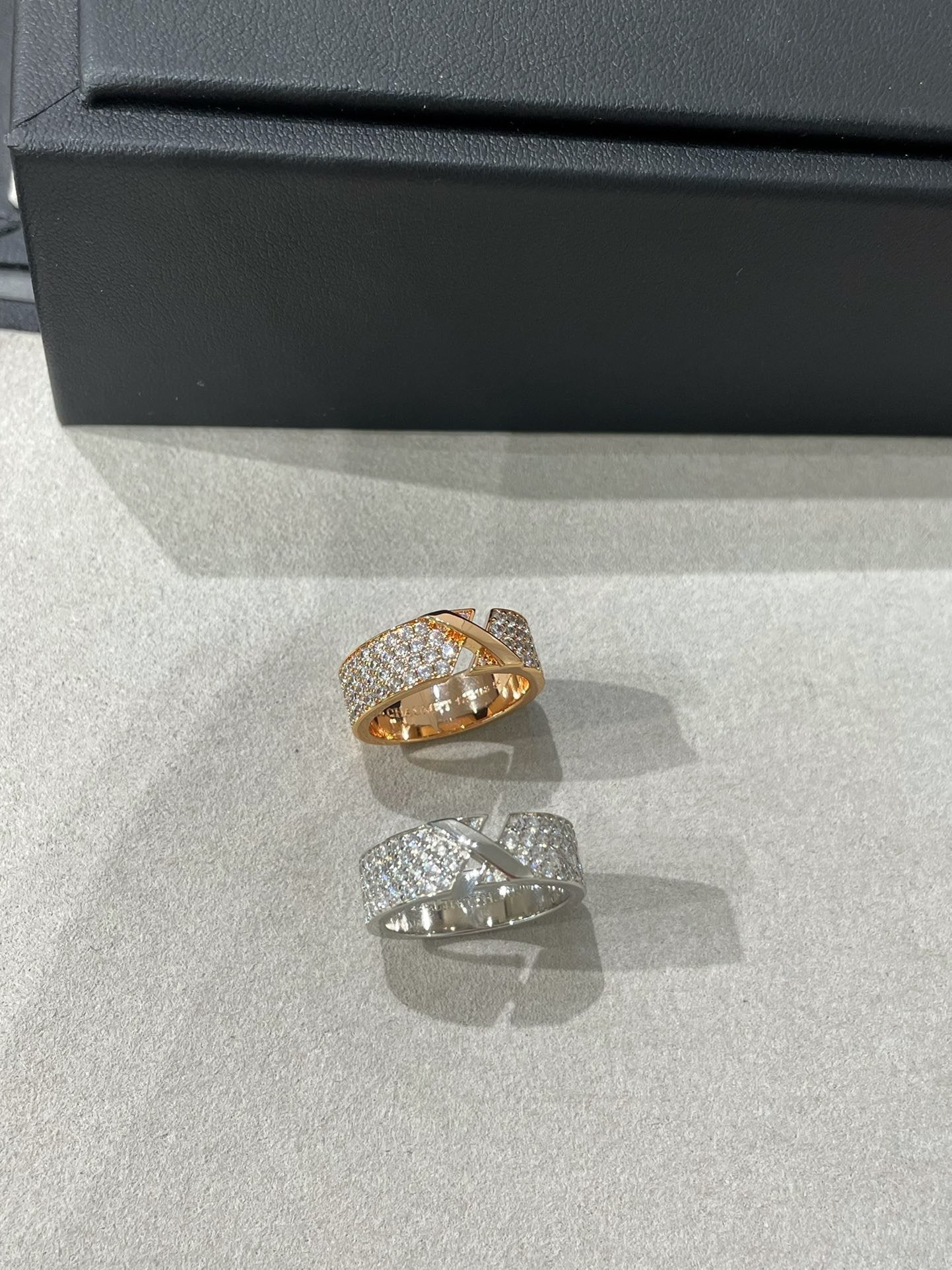 [LUXORA]LIENS EVIDENCE  DIAMOND PAVED RING
