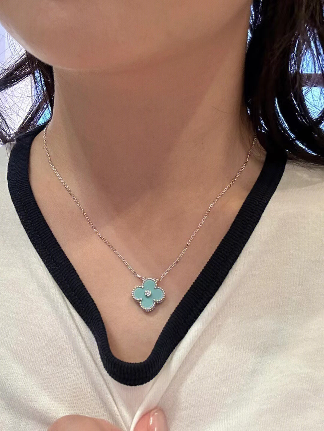 [LUXORA]CLOVER 1 DIAMOND LIGHT BLUE SILVER NECKLACE