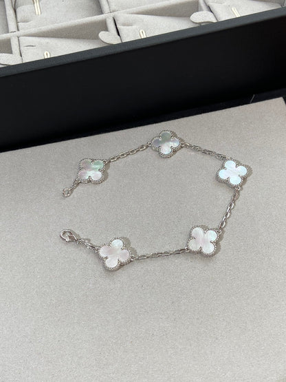 [LUXORA]CLOVER WHITE PEARL MOP 5 MOTIF BRACELET COLLECTION