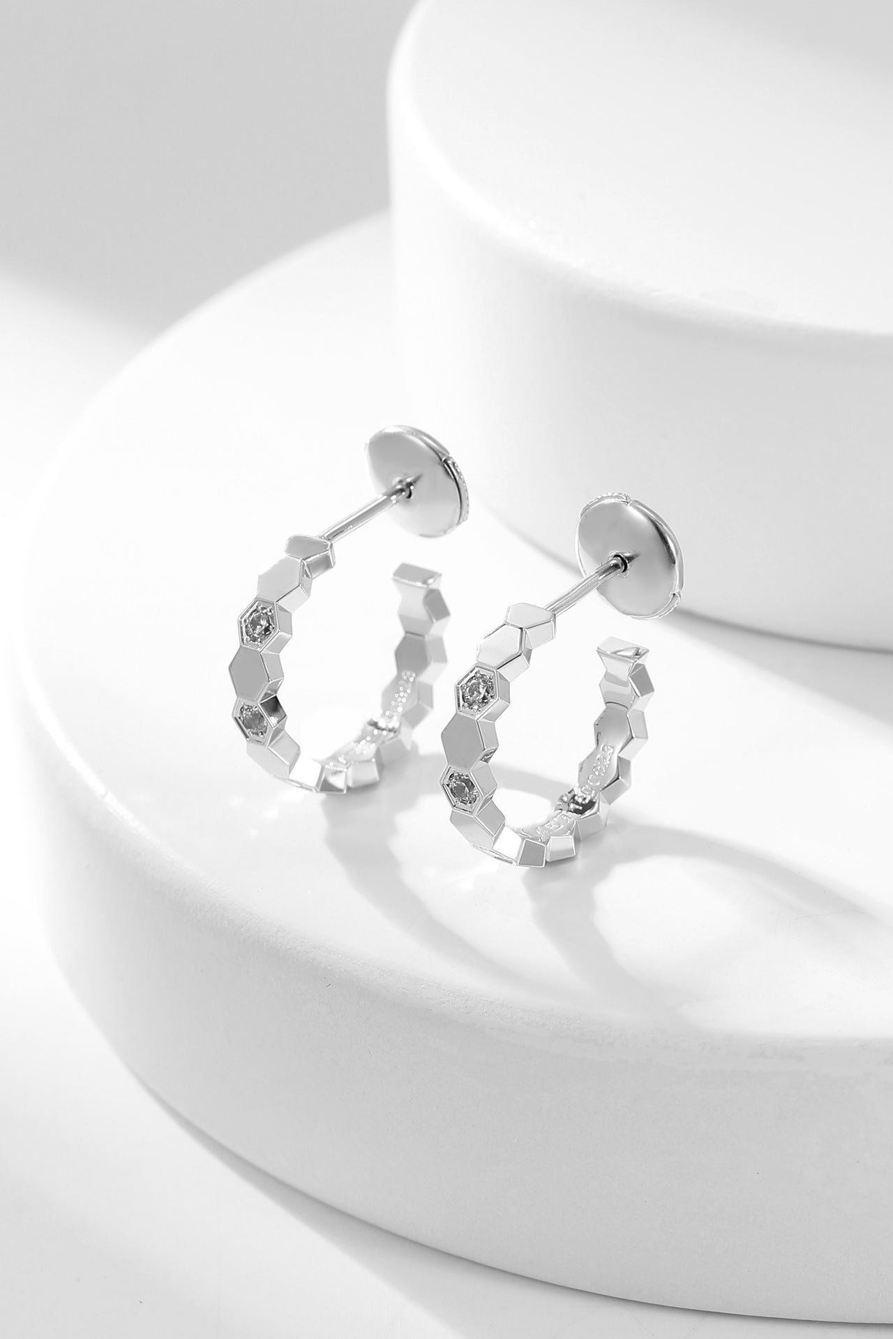 [LUXORA]BEE LOVE DIAMOND HOOP EARRINGS