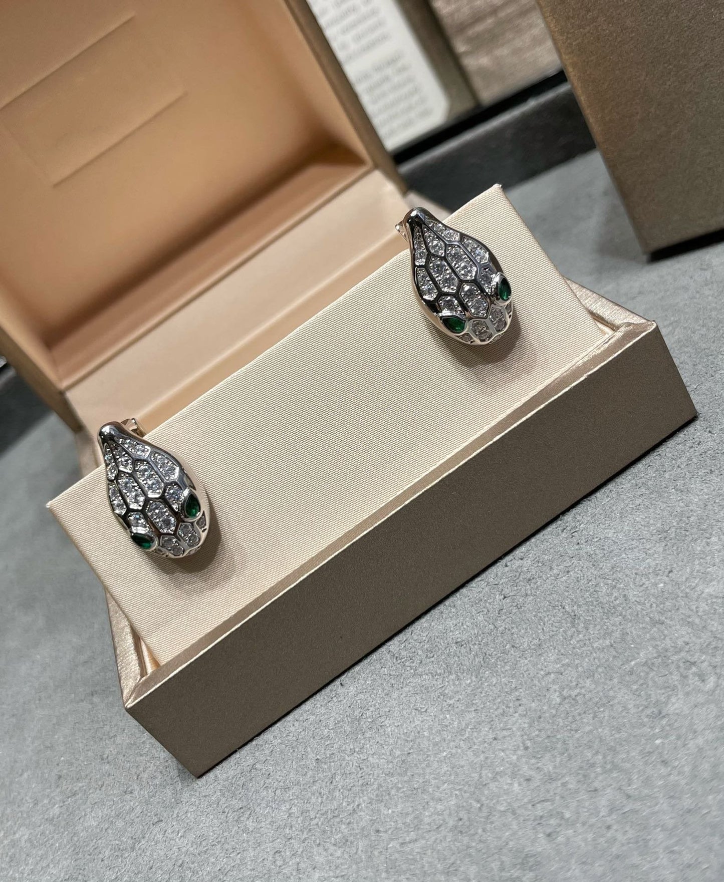 [LUXORA]SERPENT DIAMOND STUD EARRINGS