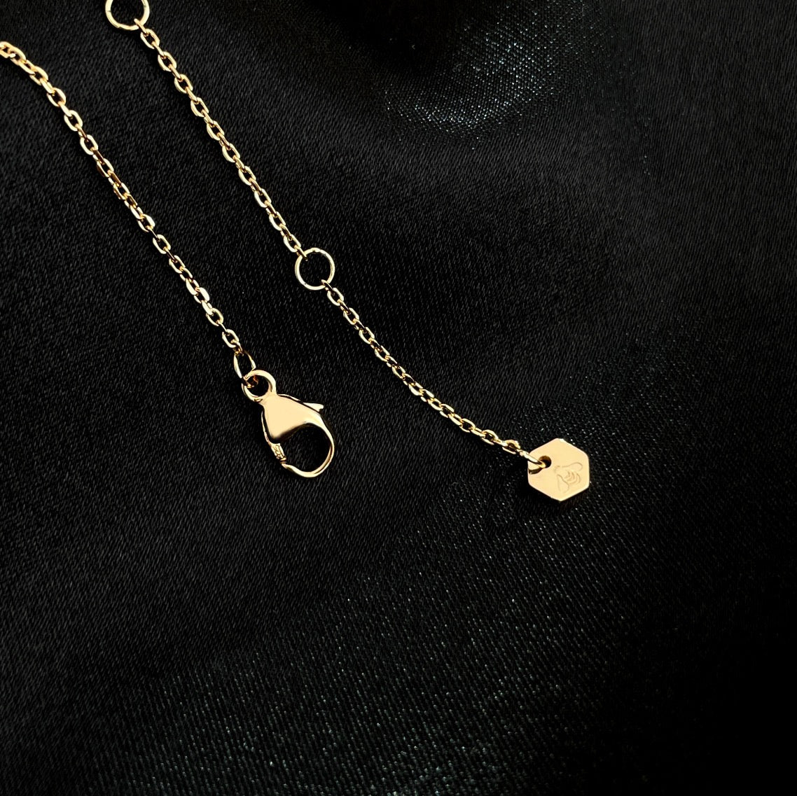 [LUXORA]BEE MINI NECKLACE