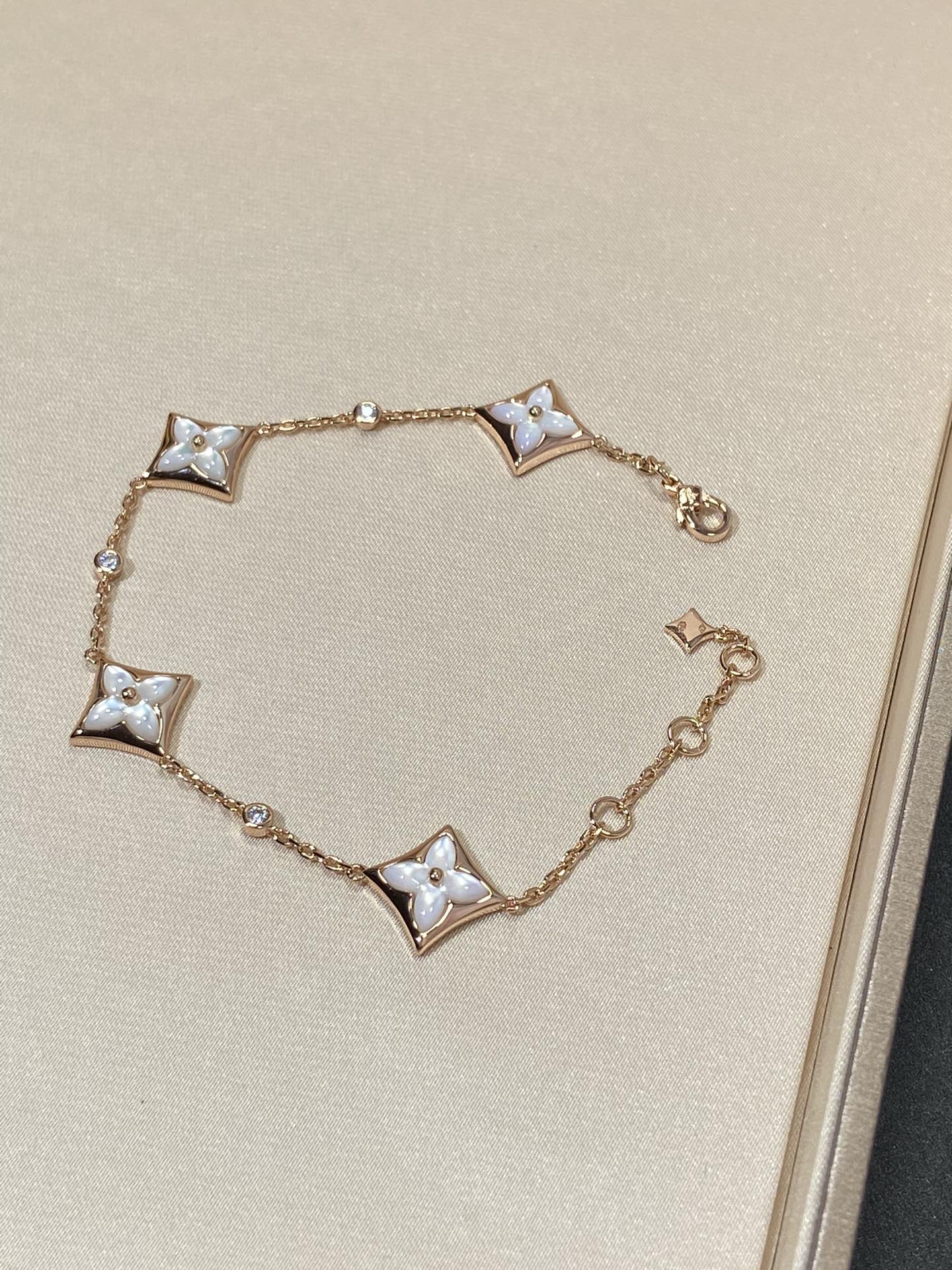 [LUXORA]STAR 4 MOTIF MOP DIAMOND PINK GOLD BRACELET
