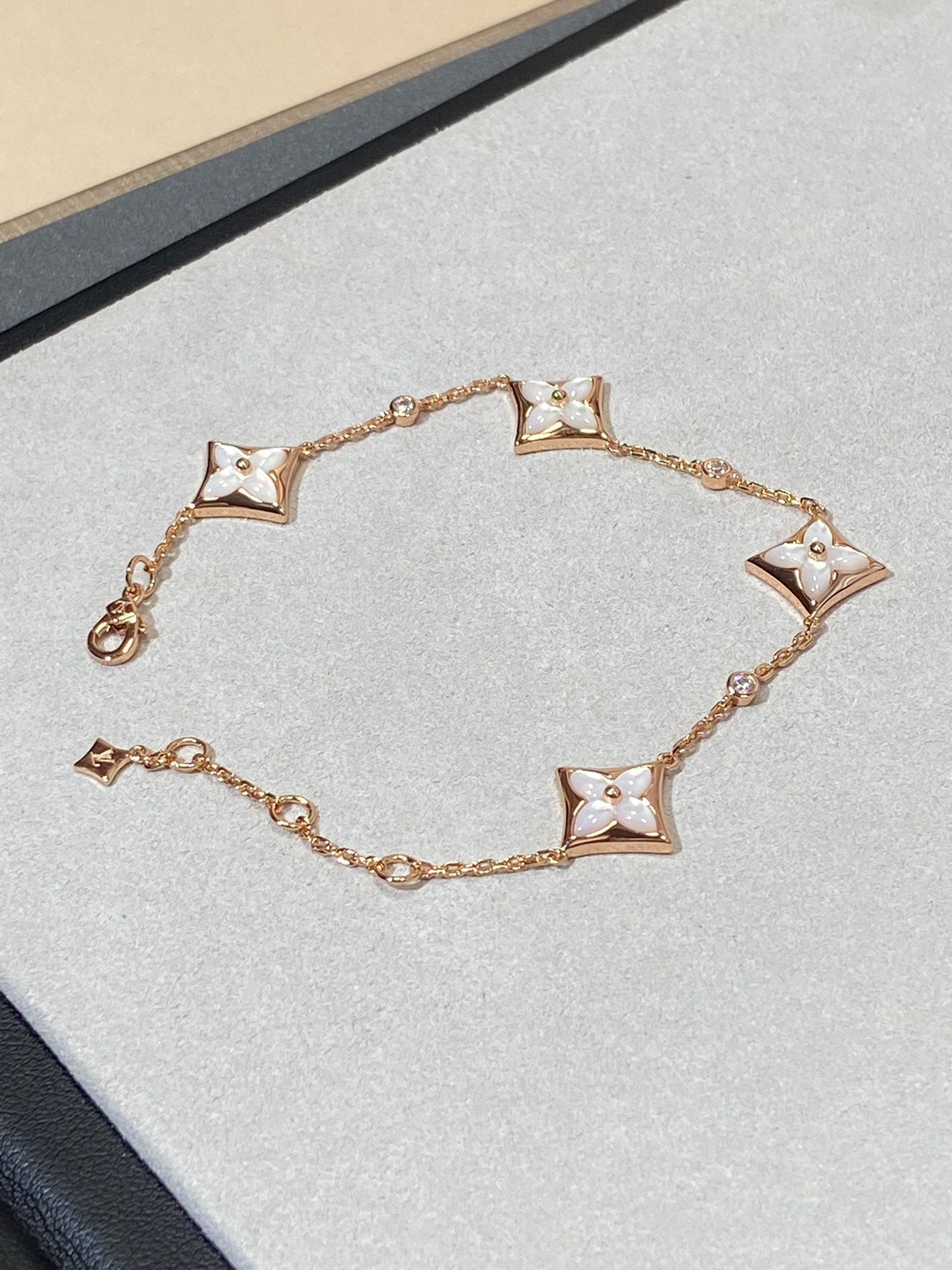 [LUXORA]STAR 4 MOTIF MOP DIAMOND PINK GOLD BRACELET