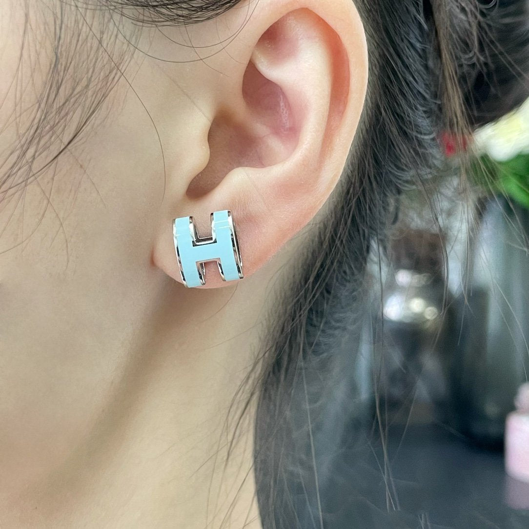 [LUXORA]POP H SKY BLUE STUD EARRINGS