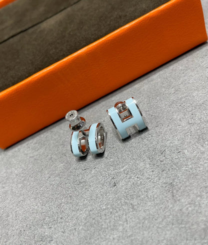 [LUXORA]POP H SKY BLUE STUD EARRINGS