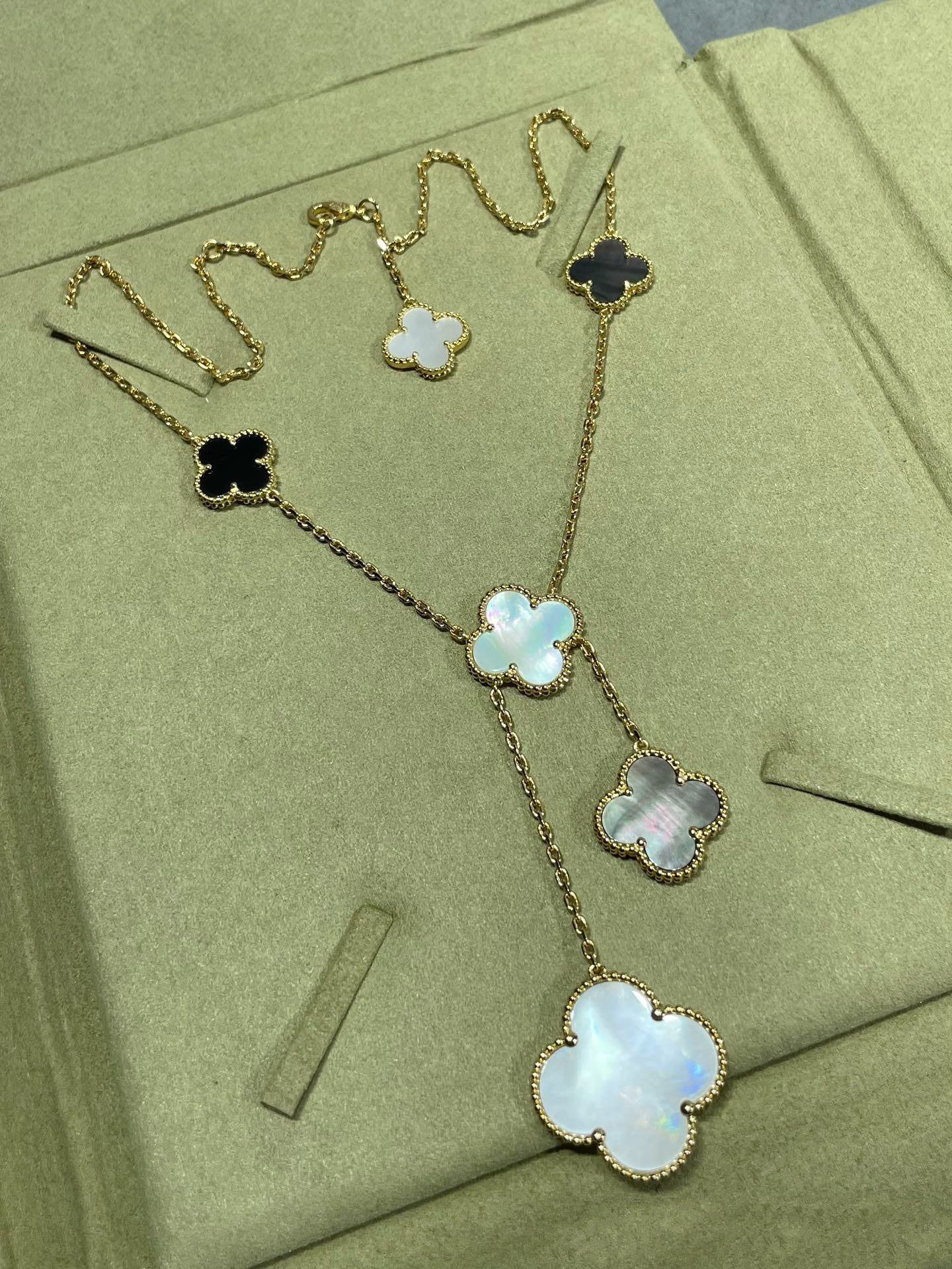 [LUXORA]CLOVER 6 MOTIF MOP ONYX GOLD NECKLACE