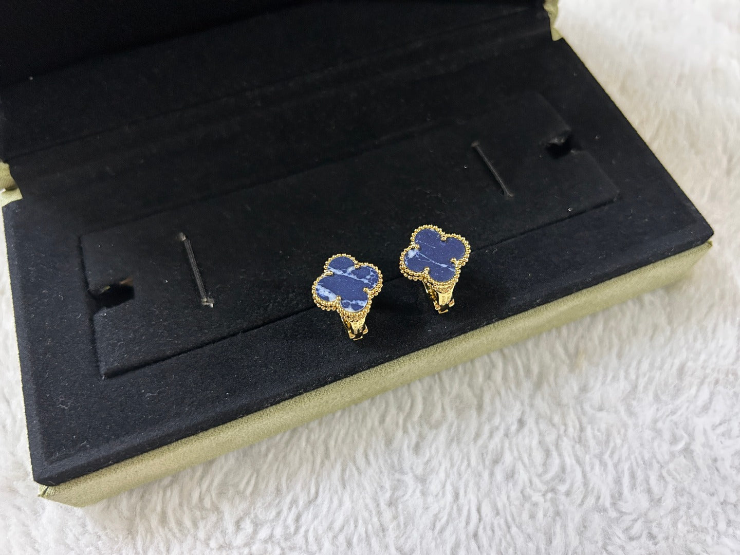 [LUXORA]CLOVER PIETERSITE MEDIUM STUD EARRINGS
