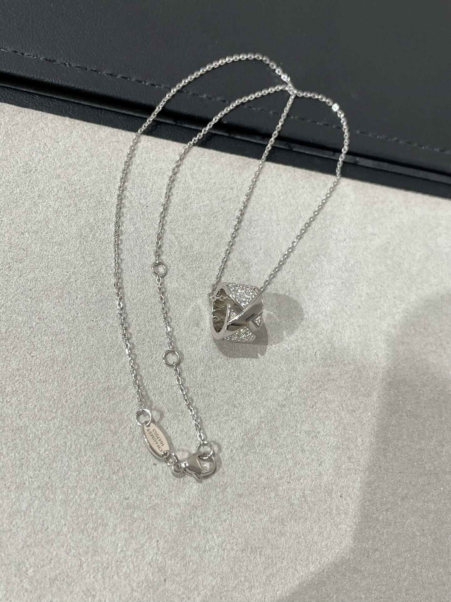 [LUXORA]LIENS EVIDENCE DIAMOND PAVED NECKLACE