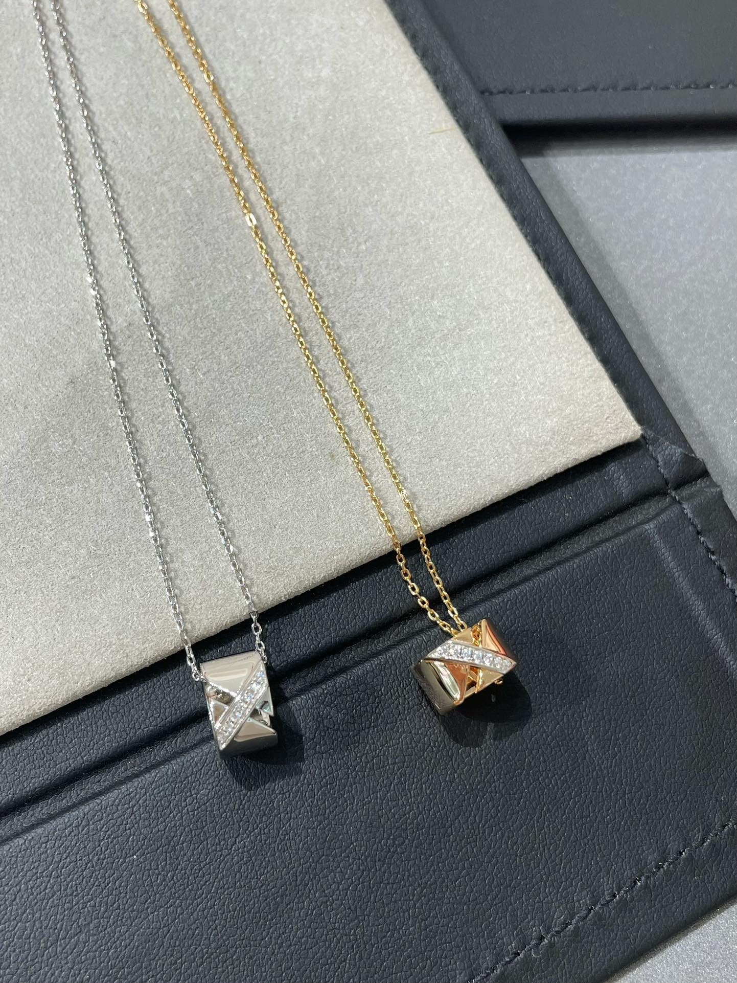 [LUXORA]LIENS EVIDENCE DIAMOND NECKLACE
