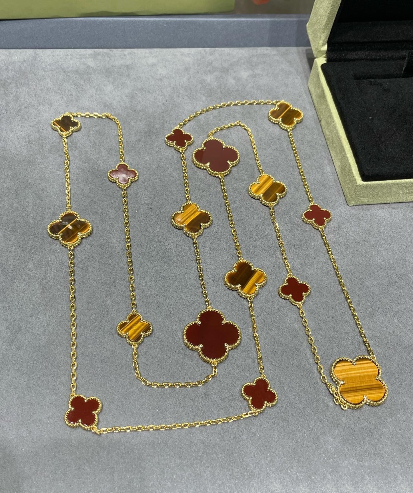 [LUXORA]CLOVER 16 MOTIF CARNELIAN TIGER EYE ROSE GOLD NECKLACE