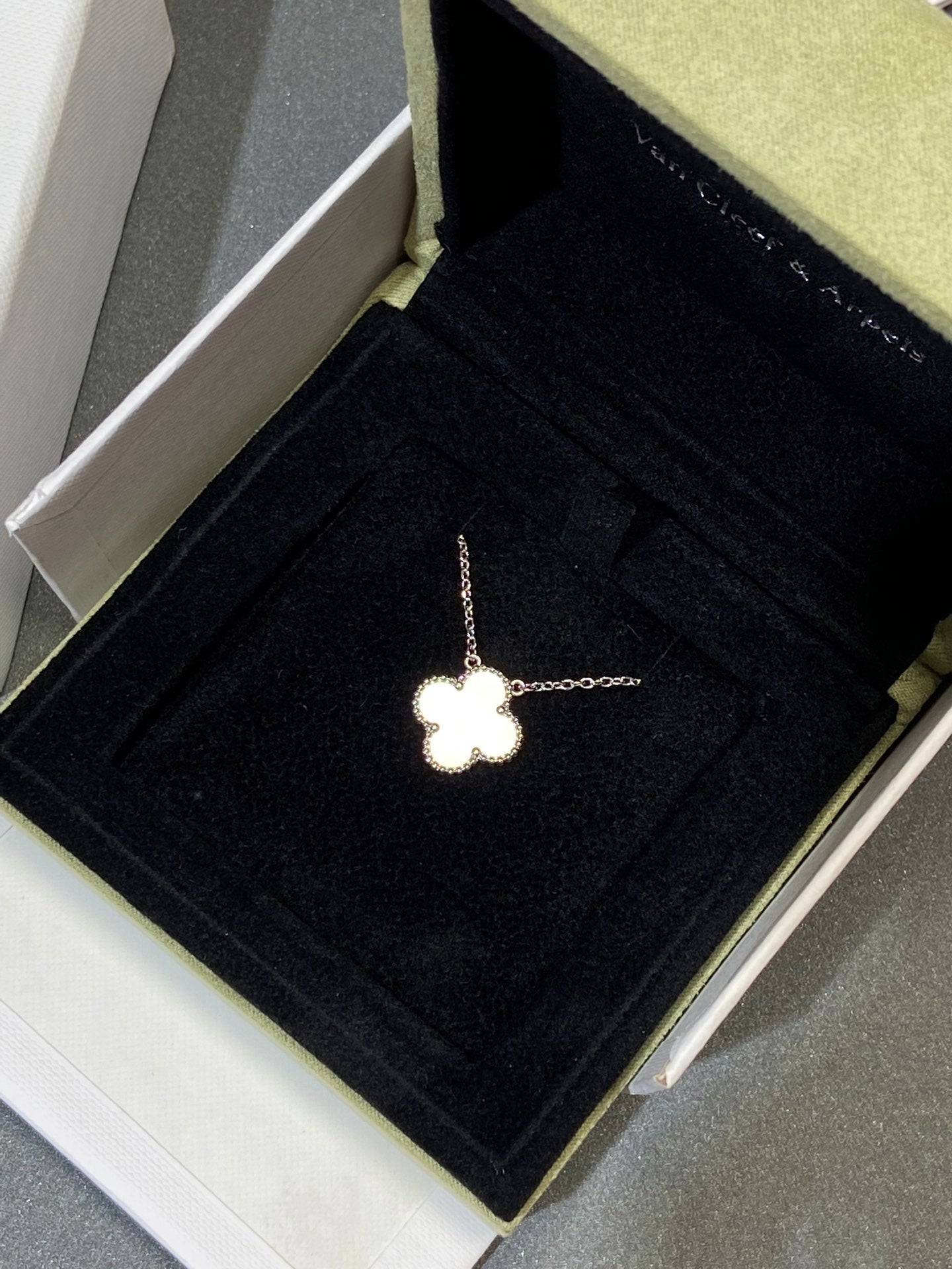 [LUXORA]CLOVER MEDIUM SILVER WHITE MOP NECKLACE