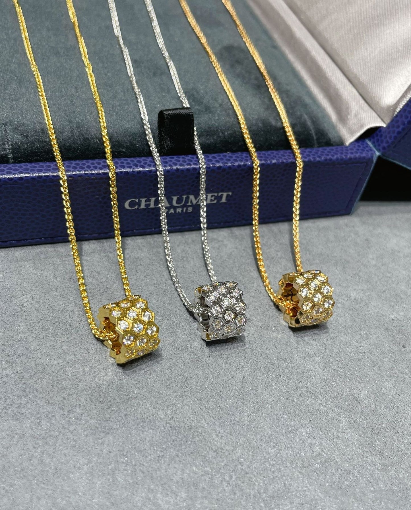 [LUXORA]BEE LOVE DIAMOND PAVED 3 ROW NECKLACE