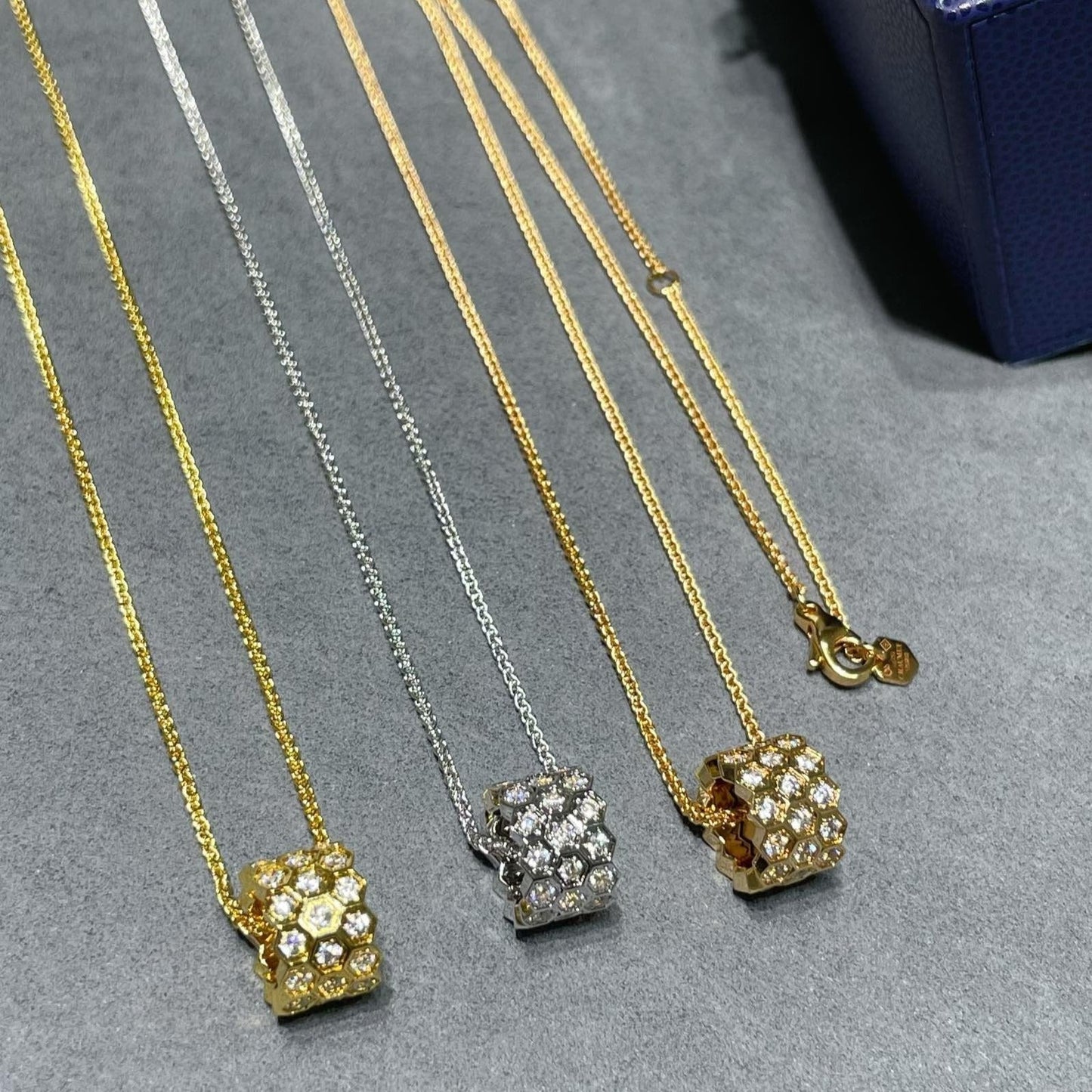 [LUXORA]BEE LOVE DIAMOND PAVED 3 ROW NECKLACE