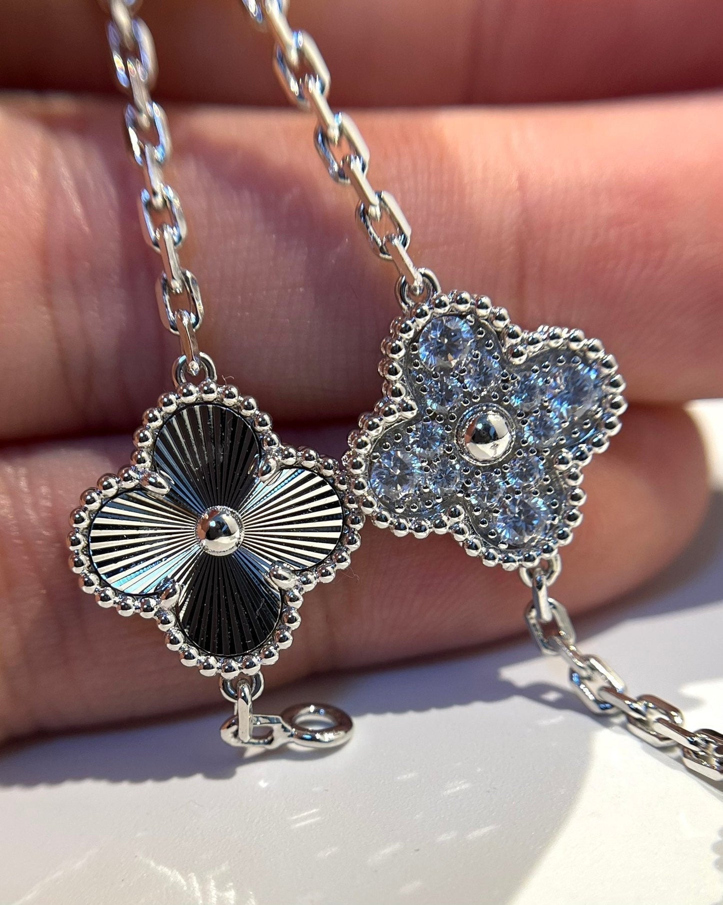 [LUXORA] CLOVER 5 MOTIF LASER BRACELET COLLECTION